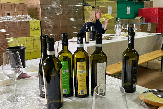 Flera av vinprovning uppsalas viner kommer från vingården Borgo Paglianetto i Marche