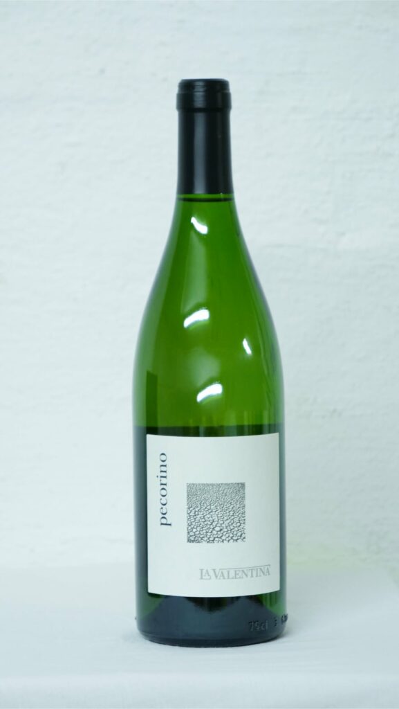 Pecorino la Valentina är ett italienskt vin. Provsmaka det på vinprovning i Uppsala.