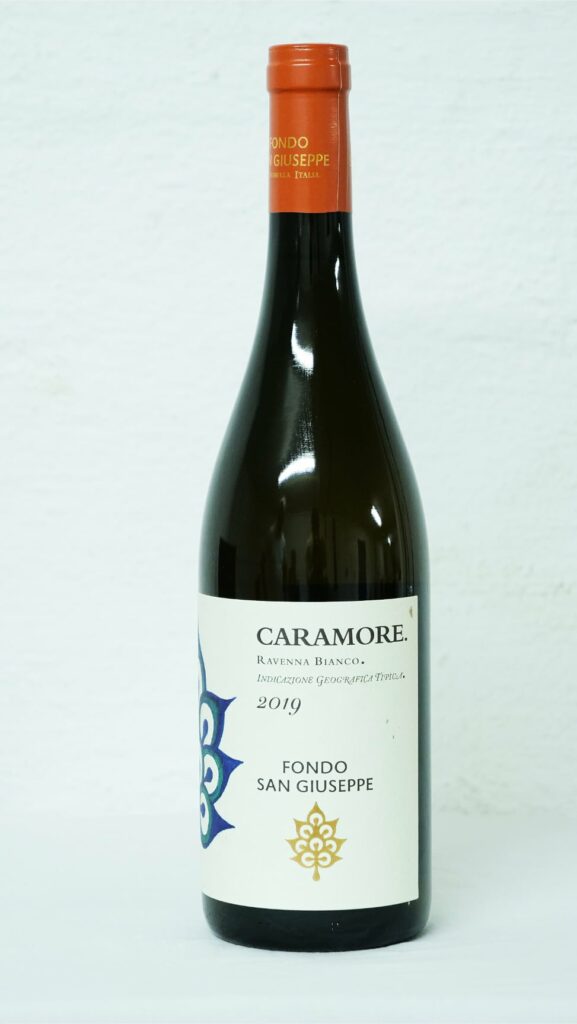 Caramore är ett vin från Italien. Det ingår i vårt sortiment av viner som kan förekomma på våra vinprovningar i Uppsala.