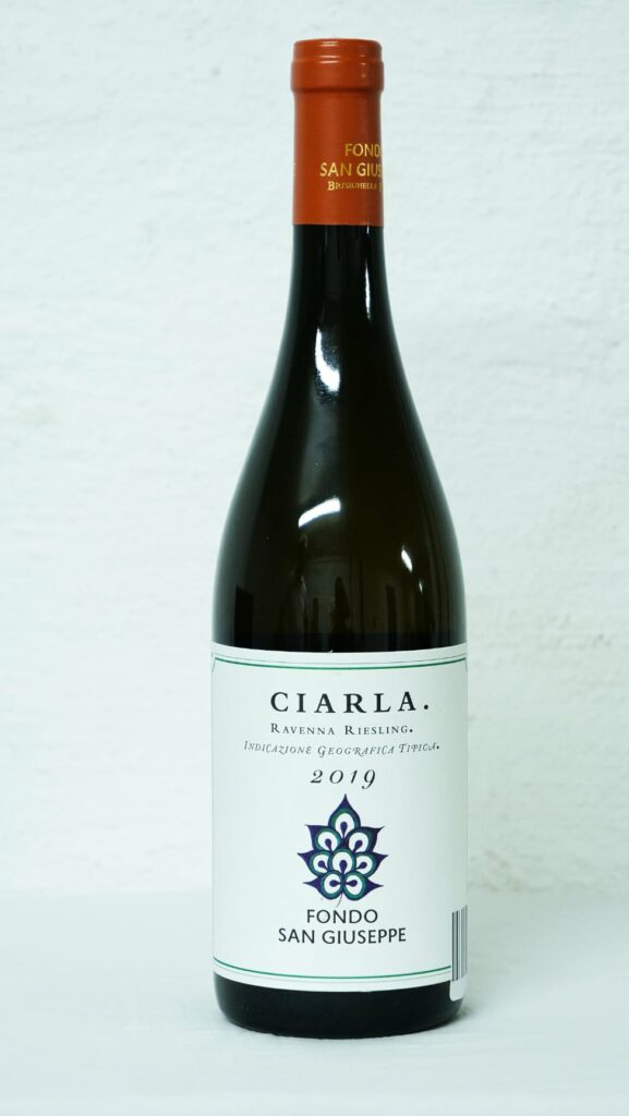 Ciarla riesling är ett vitt vin från Italien som finns i sortimentet hos vinprovning uppsala.
